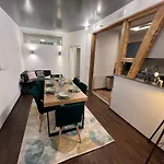 Humboldt 3 Schlafzimmer,wifi, Netflix Parken, Terrasse, Klimatisiert, Nähe Zentrum Apartment *