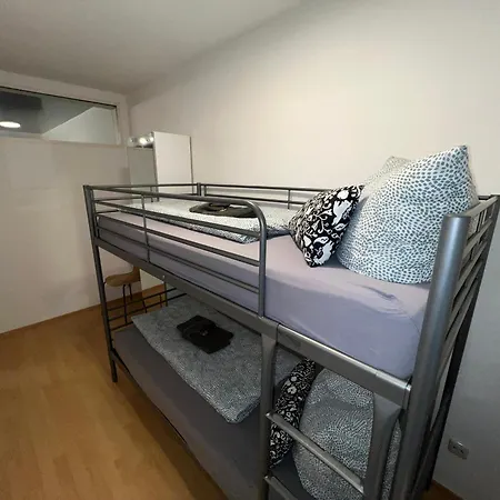 Διαμέρισμα Humboldt 3 Schlafzimmer,wifi, Netflix Parken, Terrasse, Klimatisiert, Naehe Zentrum Γιένα