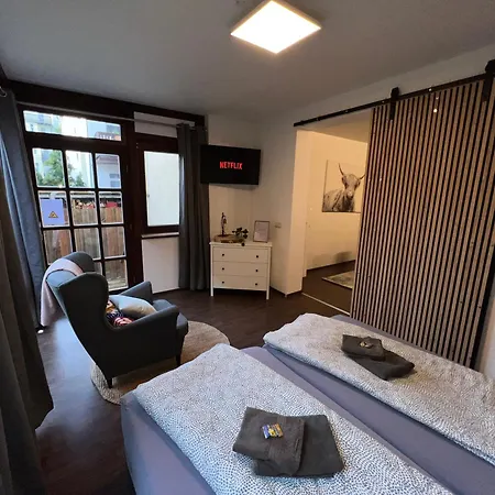 Διαμέρισμα Humboldt 3 Schlafzimmer,wifi, Netflix Parken, Terrasse, Klimatisiert, Naehe Zentrum Γιένα