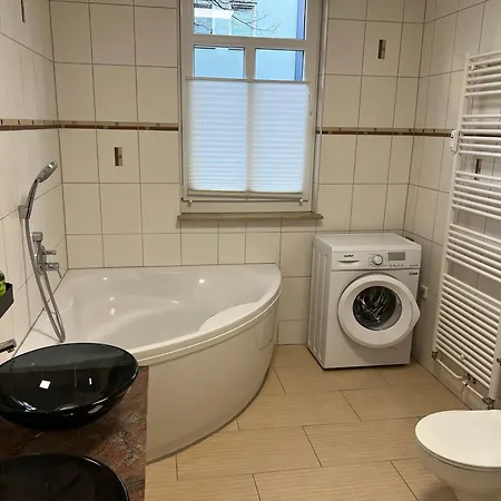 Διαμέρισμα Humboldt 3 Schlafzimmer,wifi, Netflix Parken, Terrasse, Klimatisiert, Naehe Zentrum Γιένα