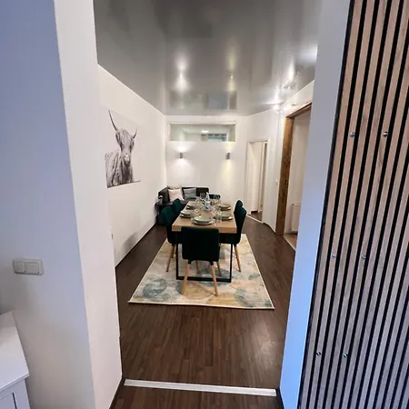 Διαμέρισμα Humboldt 3 Schlafzimmer,wifi, Netflix Parken, Terrasse, Klimatisiert, Naehe Zentrum *