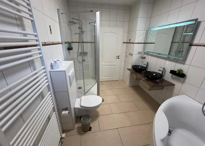 Humboldt 3 Schlafzimmer,wifi, Netflix Parken, Terrasse, Klimatisiert, Naehe Zentrum Appartement Jena